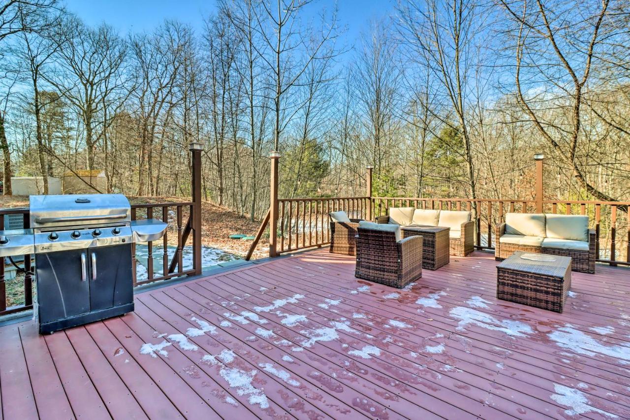 Spacious East Stroudsburg House Game Room And Yard! Exterior photo