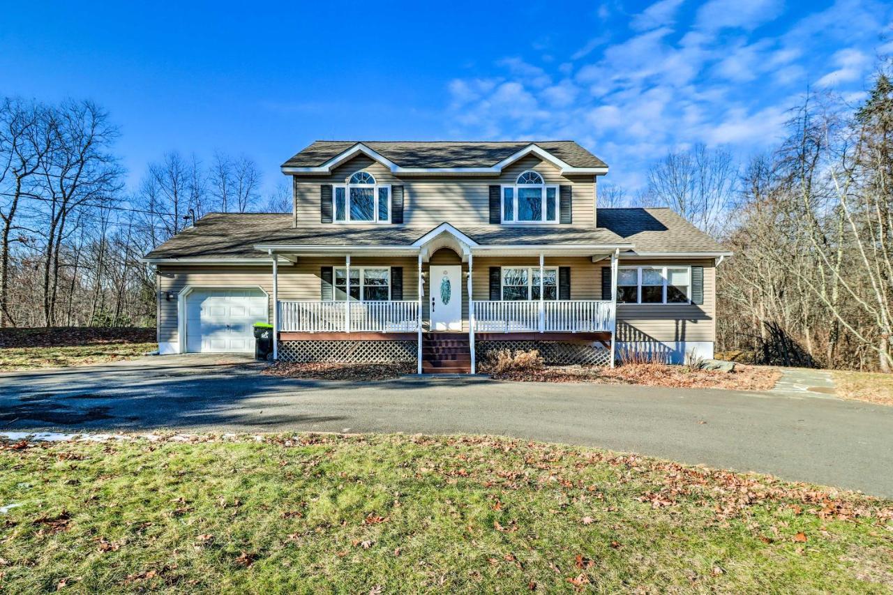 Spacious East Stroudsburg House Game Room And Yard! Exterior photo