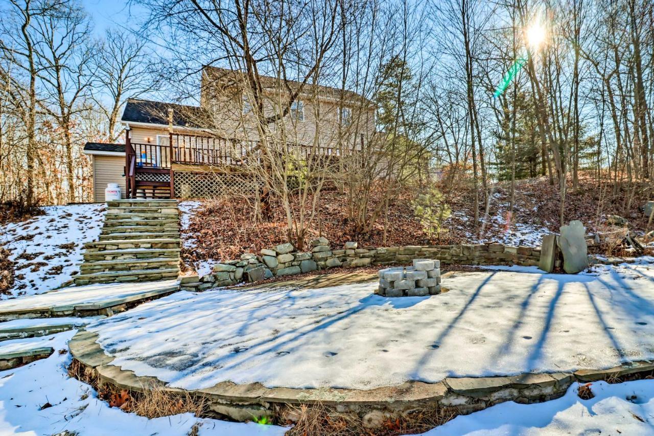 Spacious East Stroudsburg House Game Room And Yard! Exterior photo