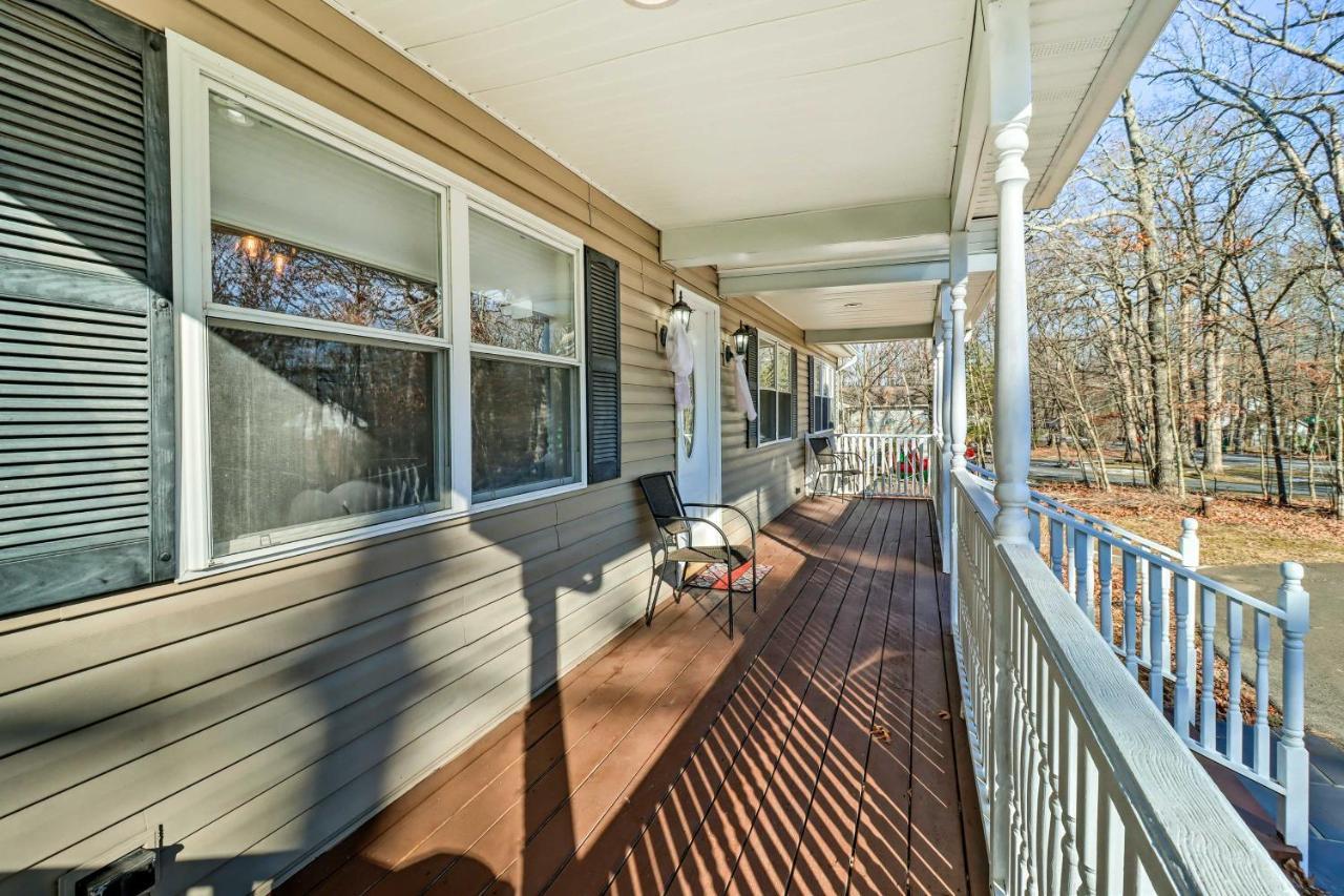 Spacious East Stroudsburg House Game Room And Yard! Exterior photo