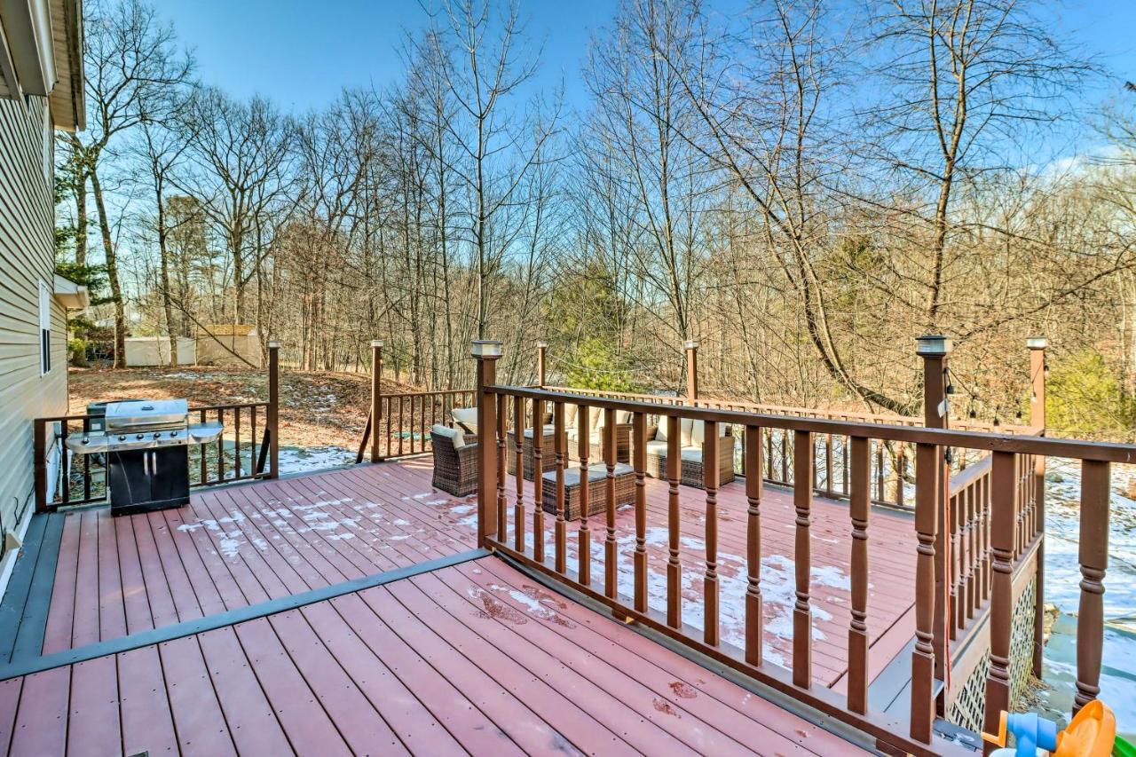 Spacious East Stroudsburg House Game Room And Yard! Exterior photo