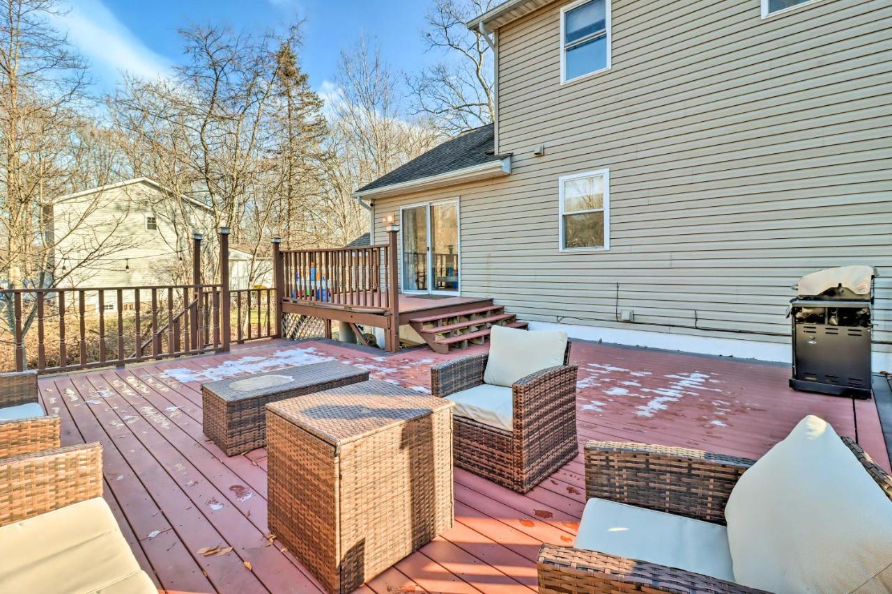 Spacious East Stroudsburg House Game Room And Yard! Exterior photo