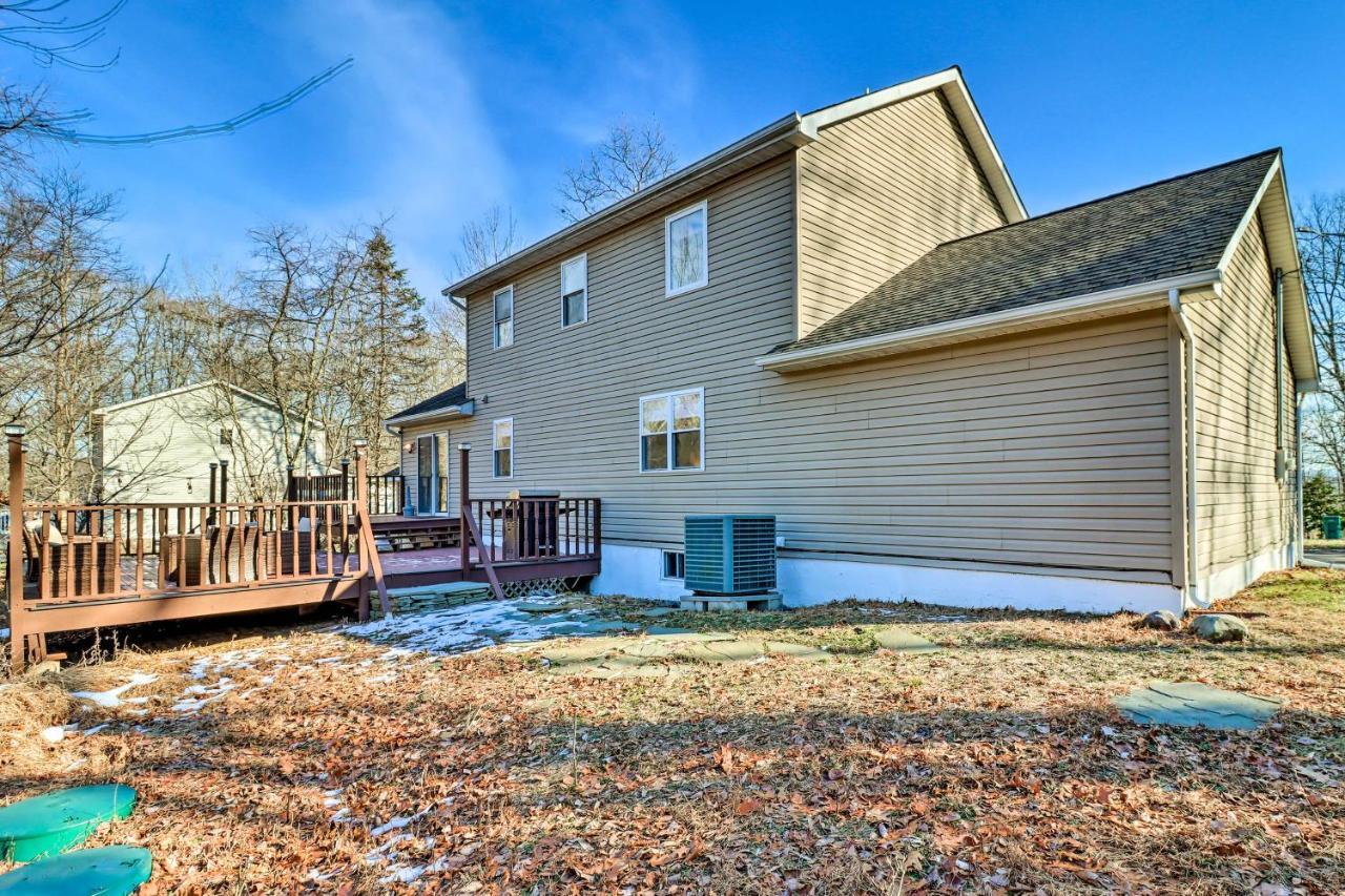 Spacious East Stroudsburg House Game Room And Yard! Exterior photo